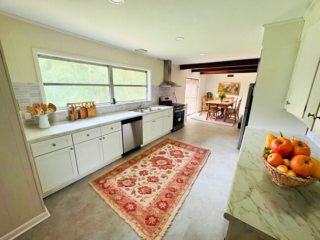 property at 110 N Edgewood Dr