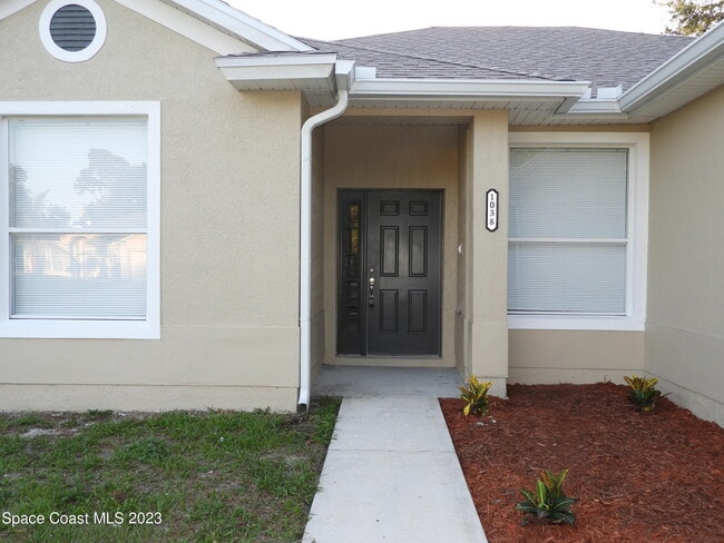 1038 Locust Ave NW in Palm Bay, FL - Building Photo - Building Photo