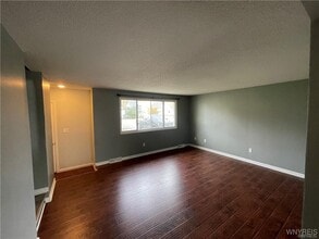 5355 Lake Ave in Orchard Park, NY - Building Photo - Building Photo