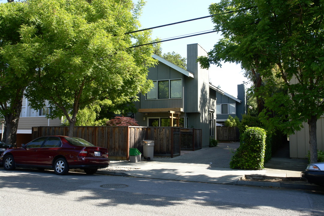 1516 San Antonio St in Menlo Park, CA - Foto de edificio