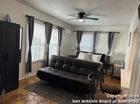302 Madison St in San Antonio, TX - Building Photo