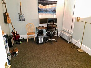 357 Portland St, Unit A in Rochester, NH - Foto de edificio - Building Photo