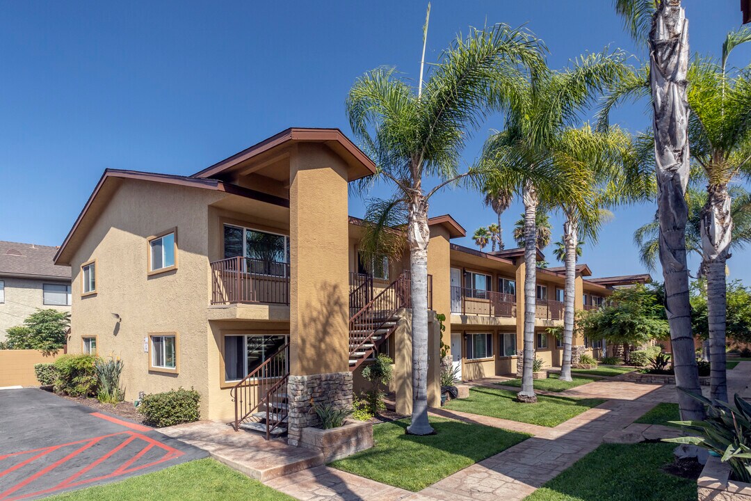 El Palacio *$500 Off* in El Cajon, CA - Building Photo