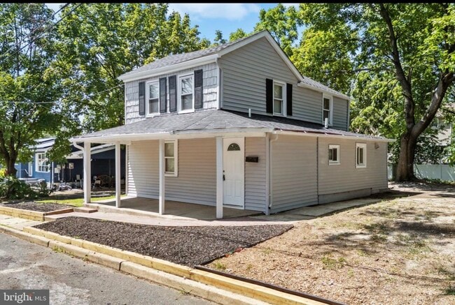 27 E Phoenix Ave in Lawnside, NJ - Foto de edificio - Building Photo
