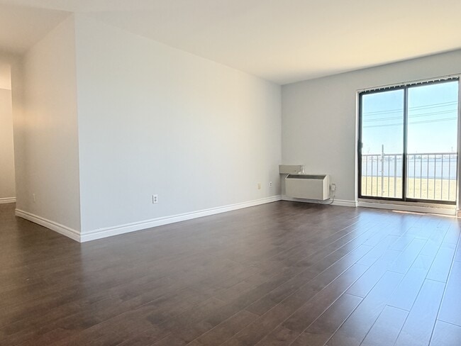 property at 2940 Elsmere Ave