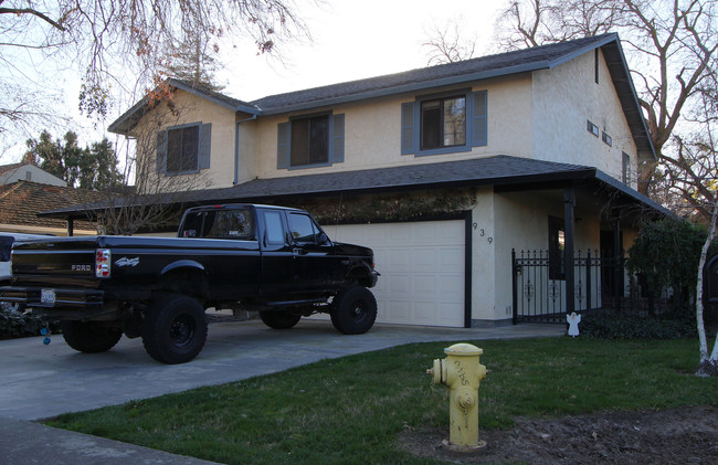 937 Douglas St in Modesto, CA - Building Photo - Building Photo