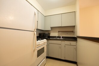 832 W Oakdale Ave, Unit 1-H in Chicago, IL - Building Photo - Building Photo