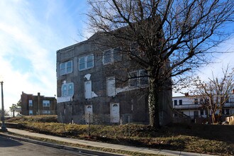 1251 Holbrook Ter NE in Washington, DC - Foto de edificio - Building Photo