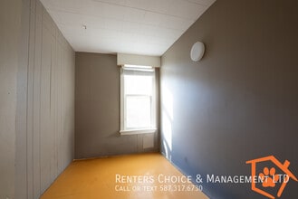 2 Bedroom Pet Friendly Main Floor, BONUS I in Lethbridge, AB - Building Photo - Building Photo