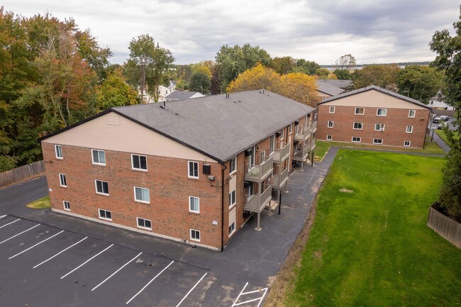 Flats at Merrill Pond in Worcester, MA - Building Photo - Building Photo