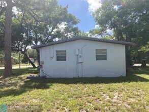 1542 NW 17th St in Fort Lauderdale, FL - Building Photo - Building Photo