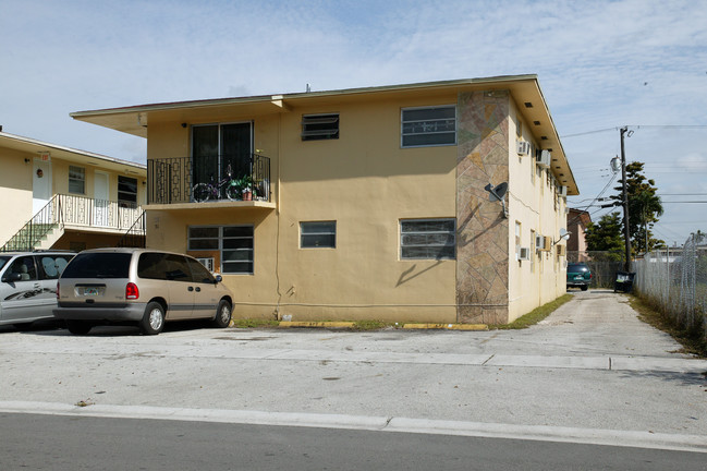 31 W 7th St in Hialeah, FL - Building Photo - Building Photo