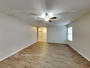 9010 Clearwood Pth in Universal City, TX - Foto de edificio - Building Photo