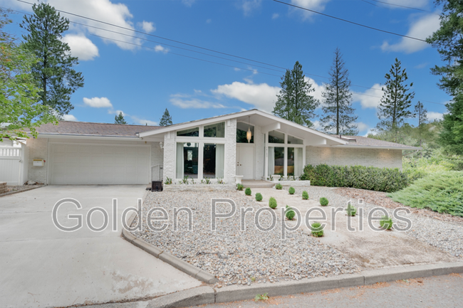 property at 1415 Crestline Dr