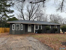 3721 Broadmor Rd NW in Huntsville, AL - Building Photo