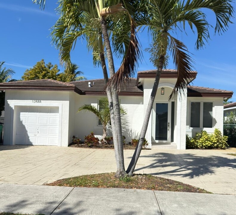 12588 SW 121st Ave in Miami, FL - Building Photo