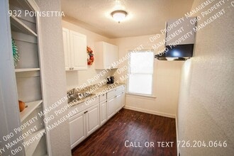 Stylish Family Home Near Downtown in San Antonio, TX - Building Photo - Building Photo