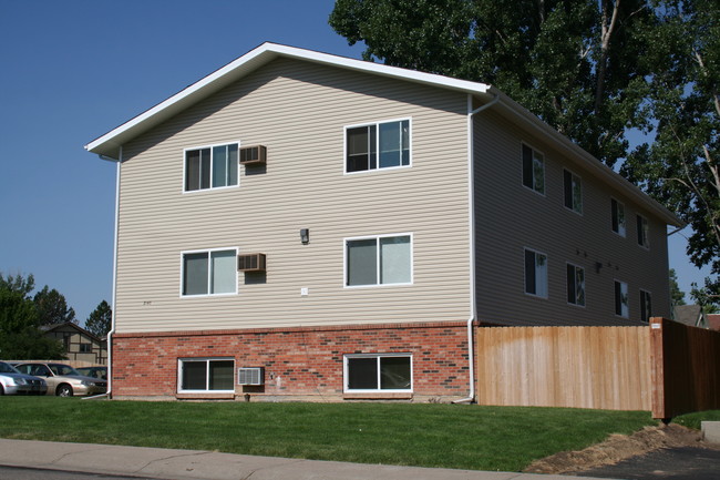 2147 27th Avenue Ct in Greeley, CO - Foto de edificio - Building Photo