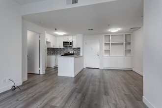 Kenmore Towers in Los Angeles, CA - Building Photo - Interior Photo