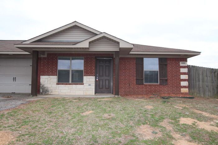 17083 Sentinel Ln in Lindale, TX - Building Photo