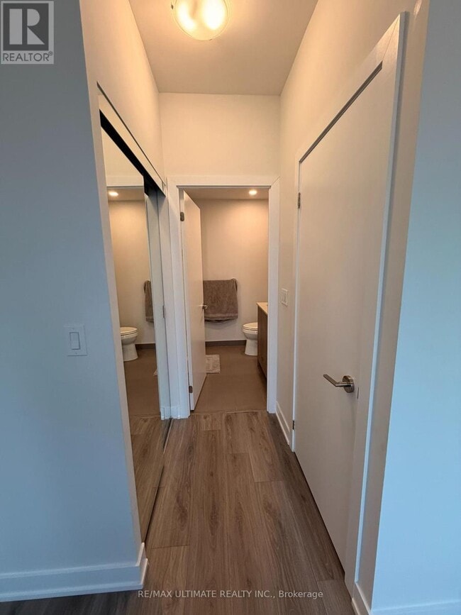 4130 Parkside Village Dr in Mississauga, ON - Building Photo - Building Photo