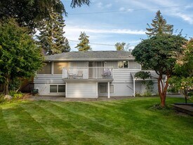 1916 Bridgeport Way W, Unit B in University Place, WA - Building Photo