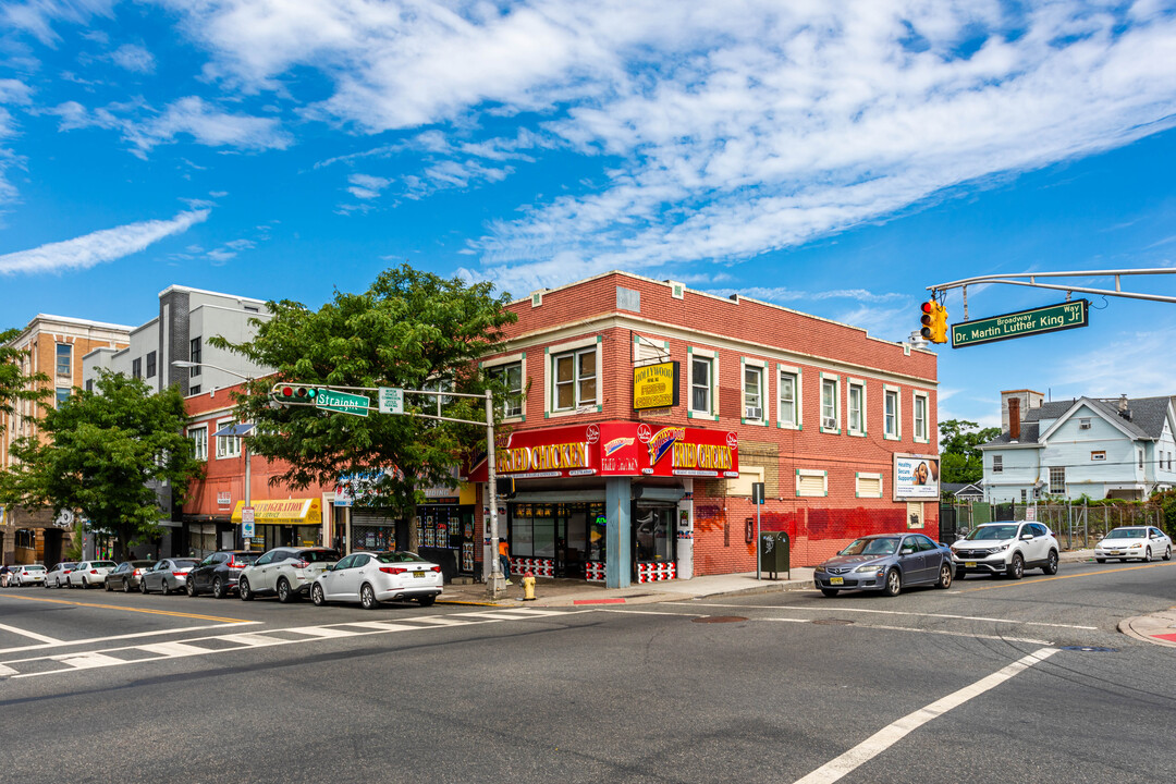 191 Broadway in Paterson, NJ - Building Photo