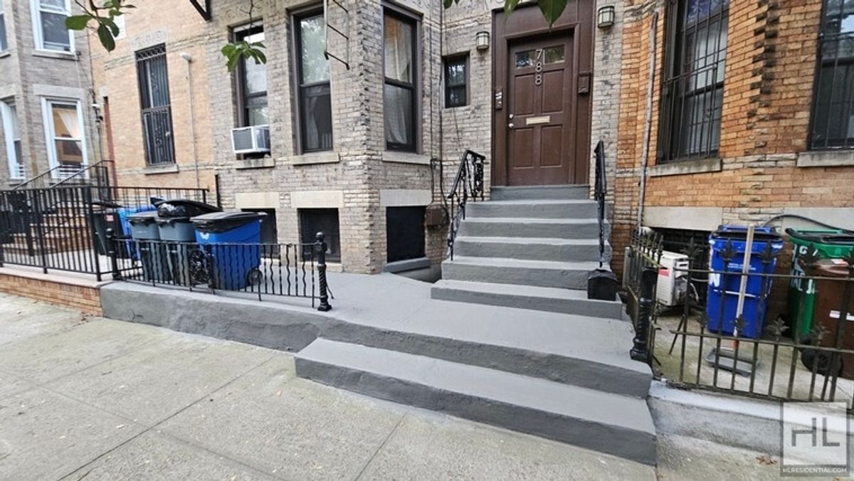 MACON STREET in Brooklyn, NY - Foto de edificio