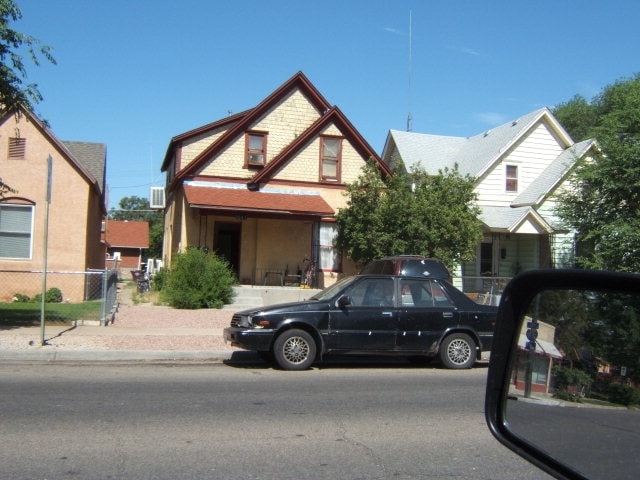 1043 Berkley Ave in Pueblo, CO - Foto de edificio