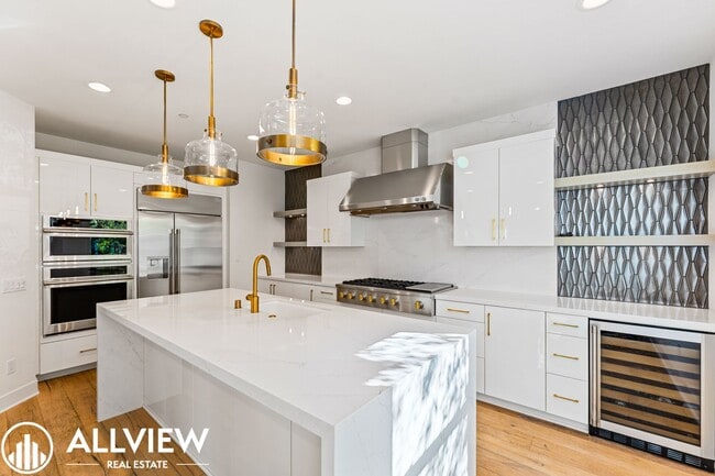property at 2116 Cresta Dr