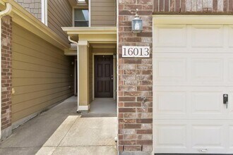 16013 Sweetwater Fields Ln in Tomball, TX - Building Photo - Building Photo