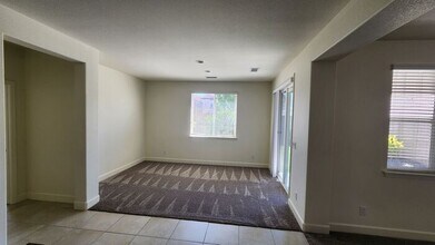 10300 Mott Dr in Reno, NV - Building Photo - Building Photo