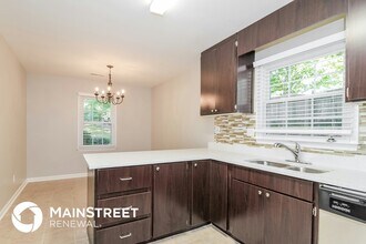 5313 Westrock Dr in Pfafftown, NC - Foto de edificio - Building Photo