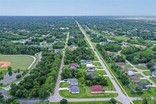 4476 Skyway Ave in North Port, FL - Building Photo