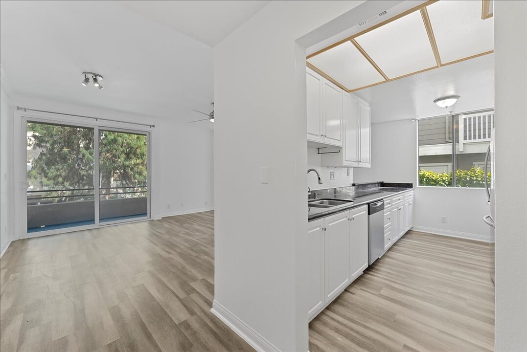 4741 Radford Ave in Los Angeles, CA - Building Photo