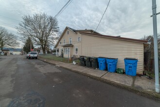 1833 C St in Washougal, WA - Foto de edificio - Building Photo