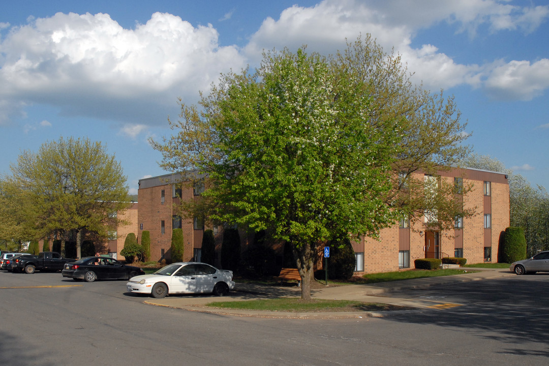 Summit Gardens in Carbondale, PA - Building Photo