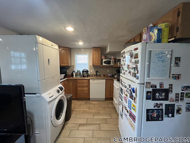 23-25 Lambert St., Unit 1 in Cambridge, MA - Building Photo - Building Photo