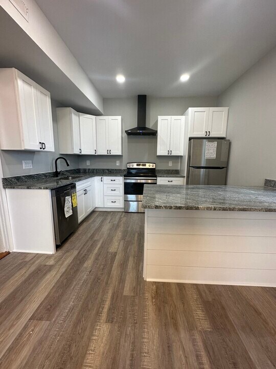 187 Neponset Ave, Unit 2 in Boston, MA - Building Photo