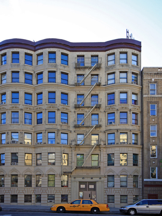 St. Nicholas Manor in New York, NY - Foto de edificio