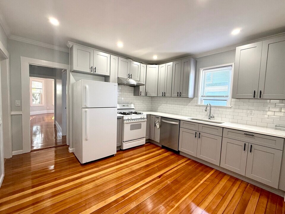 19-21-21 Dearborn Ave in Lynn, MA - Building Photo