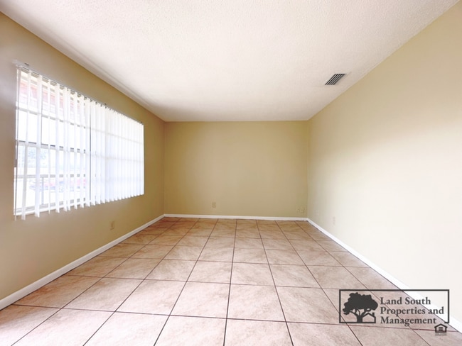 5834 Charlton Dr in Lakeland, FL - Foto de edificio - Building Photo
