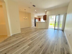 1390 Grantham Dr in Sarasota, FL - Foto de edificio - Building Photo