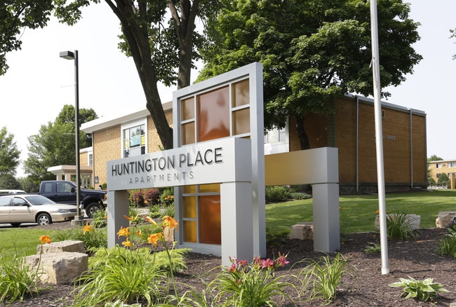 Noma One in Brooklyn Park, MN - Foto de edificio - Building Photo