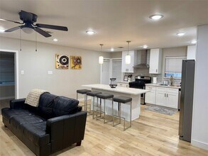 5455 Birdwood Rd in Houston, TX - Building Photo - Building Photo