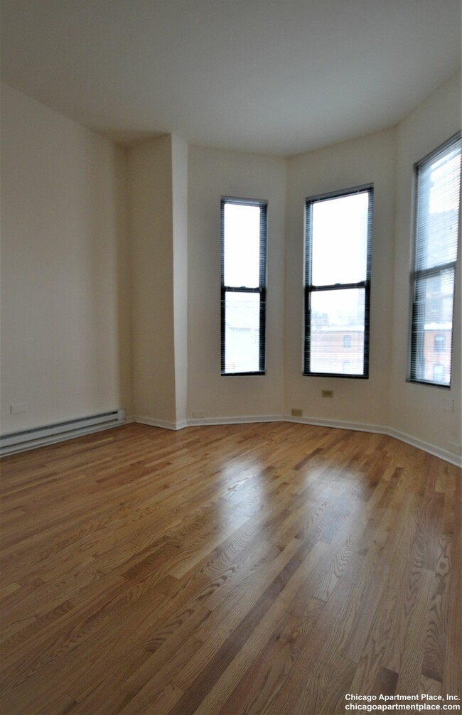 611 W Briar in Chicago, IL - Building Photo - Building Photo