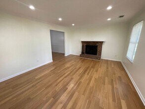 3917 Larchwood Dr in Virginia Beach, VA - Building Photo - Building Photo