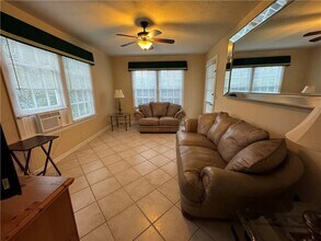 1843 22nd Ave in Vero Beach, FL - Foto de edificio - Building Photo