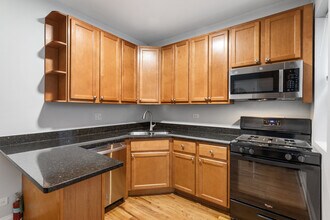 7324 N Damen Ave in Chicago, IL - Building Photo - Building Photo