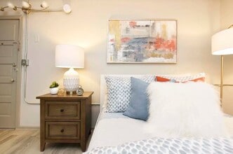 Discover Our Studio, 1, & 2-Bedroom Flats and Lofts in Oak Ridge, TN in Oak Ridge, TN - Foto de edificio - Building Photo